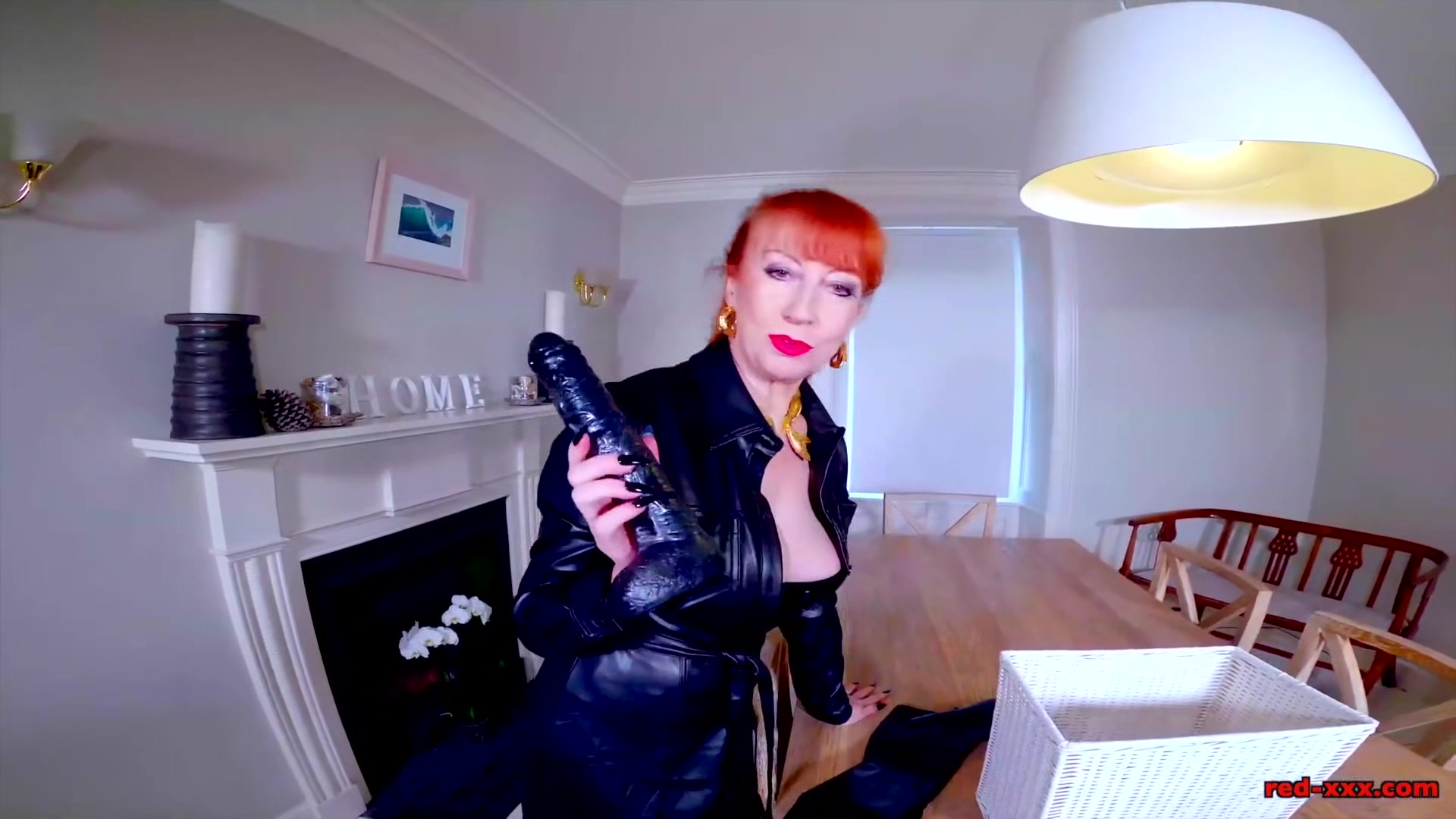 British MILF Red XXX stuffs her pussy with her heels