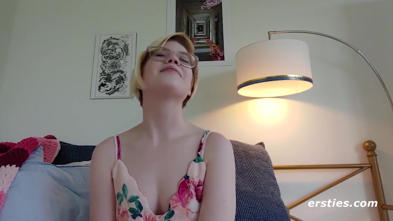 American Pearl Gets Horny When She Plays With Her Nipples