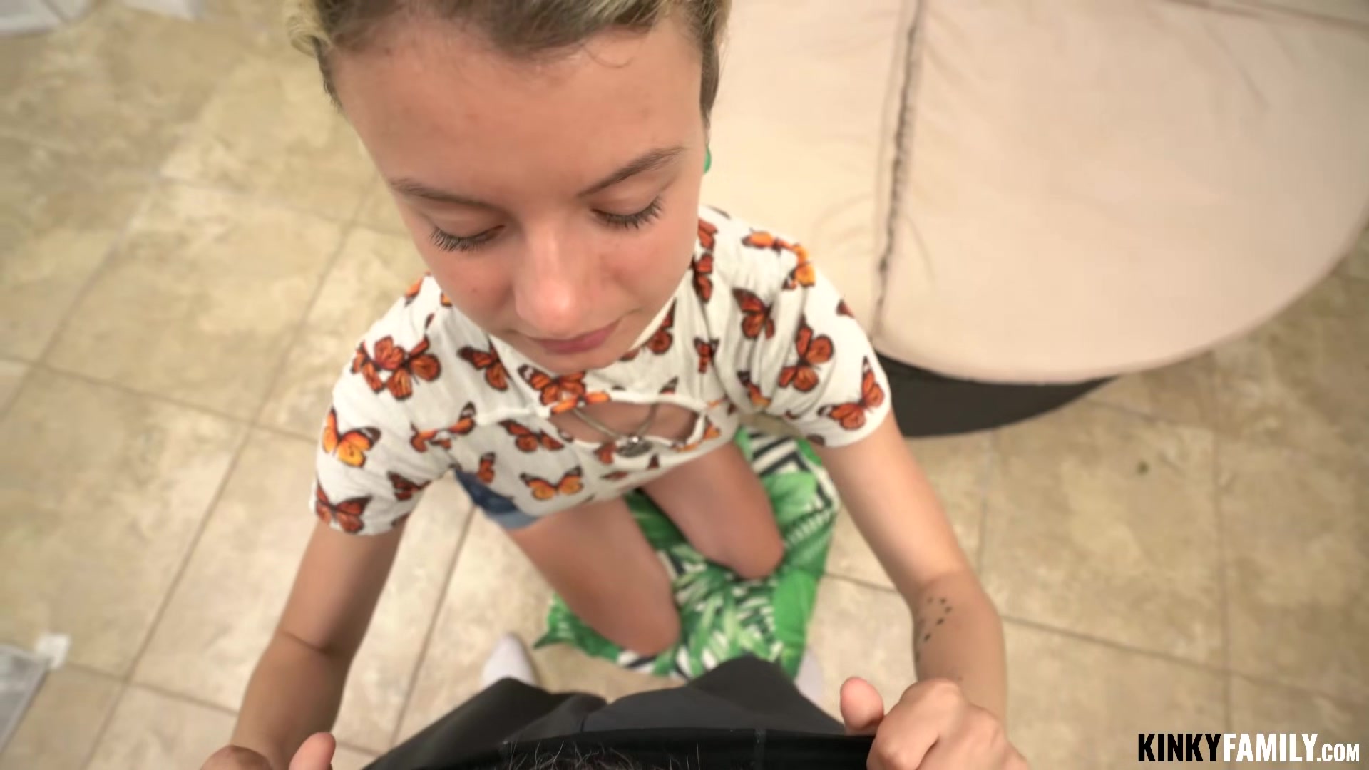 Kinky Family - Luna Fae - Fucking stepsis for a concert