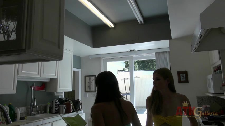 ATKGirlfriends video: Lara Brookes and Ashley Stone lead you outside for some lunch in the grass.