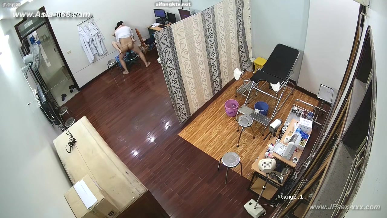 Hackers use the camera to remote monitoring of a lover's home life.615