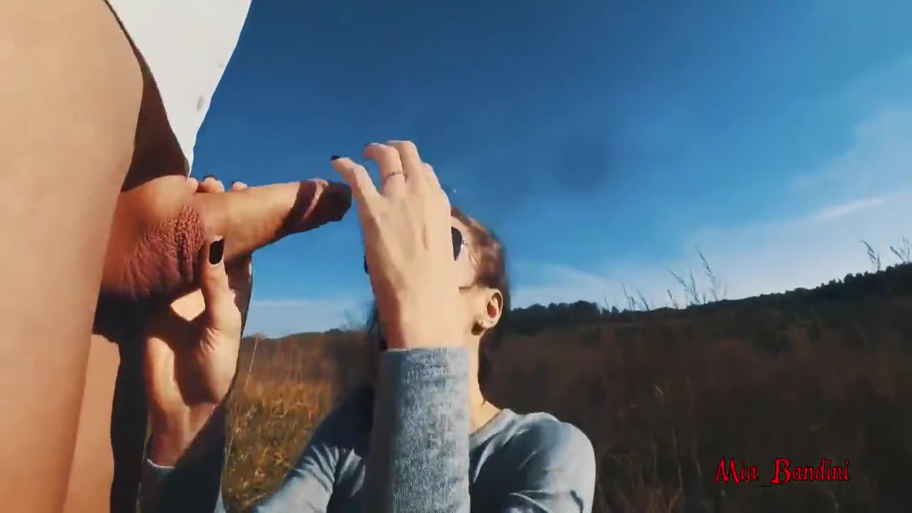 Mia Bandini In Fitness Couple Blowjob In Nature 5 Min