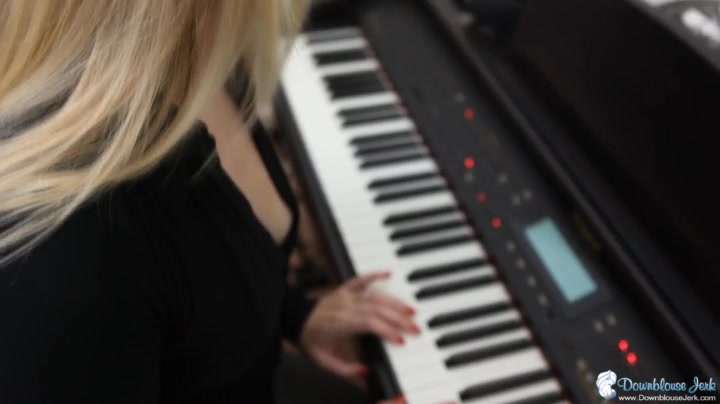 Toni Lou in Musical Tease - DownblouseJerk