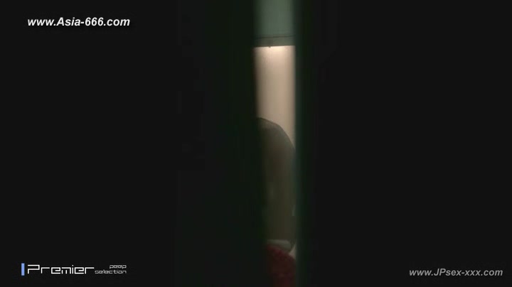 peeping chinese girls bathing.7