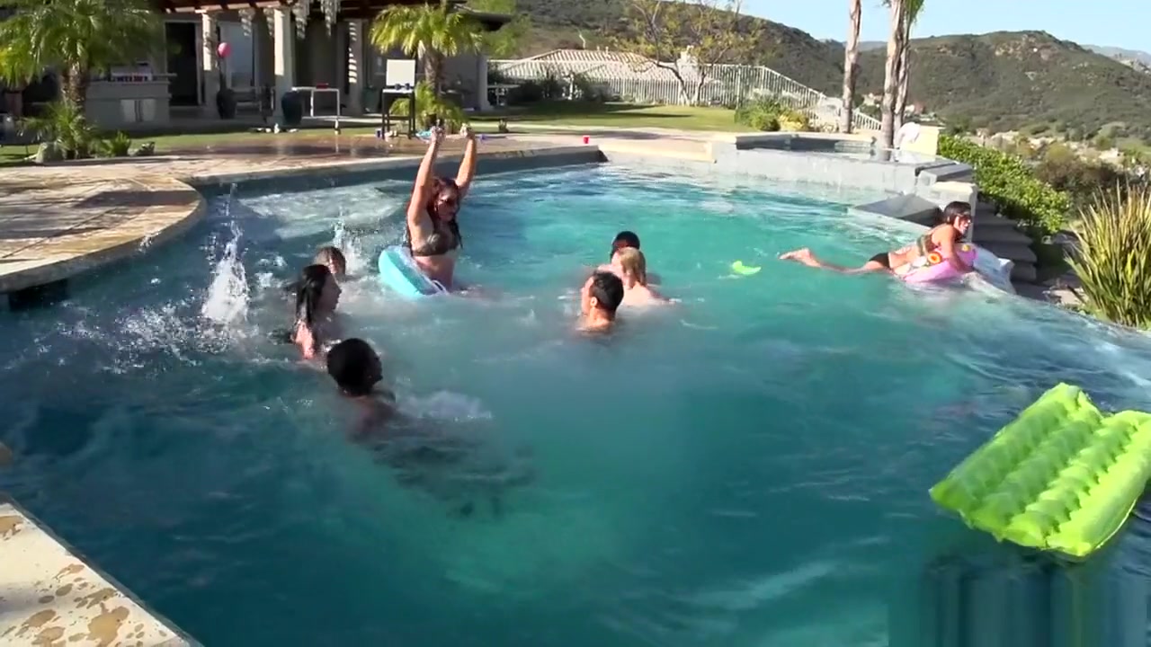 Spring break orgy party - Brazzers