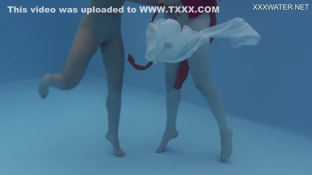 Marfa Touches Babe In The Pool With Emerald Ocean