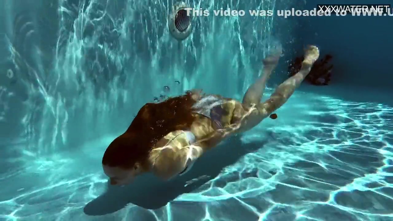 Mia Split - Russian Gymnast Swimming