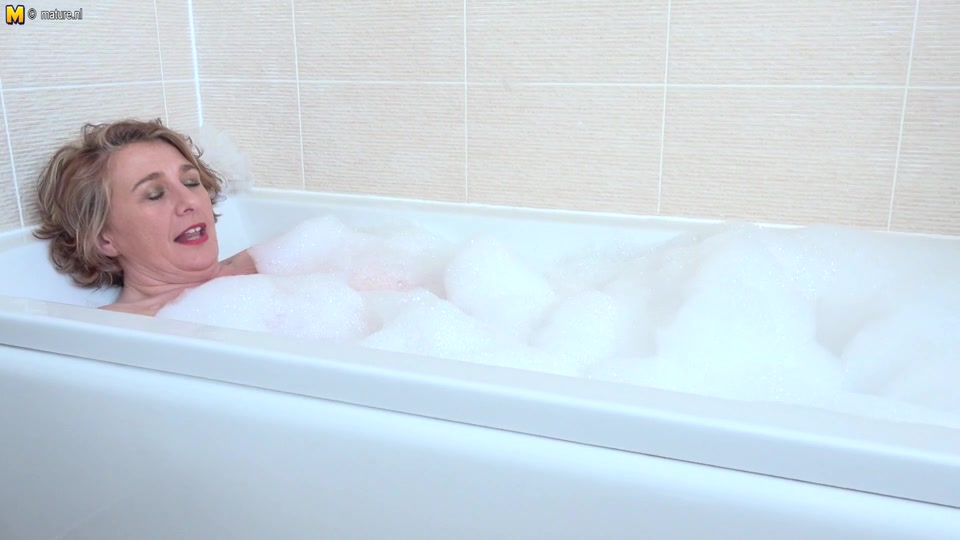 Busty British Housewife Enjoys A Bath And Masturbates - MatureNL