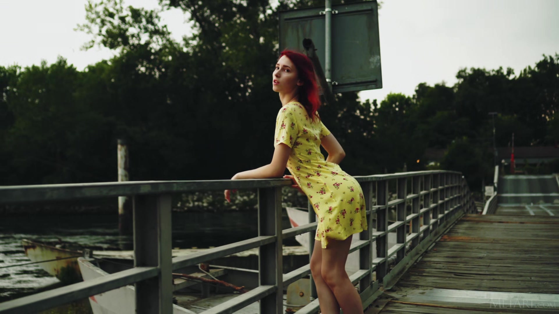 Teasing On The Bridge - Elin Flame - Met-Art