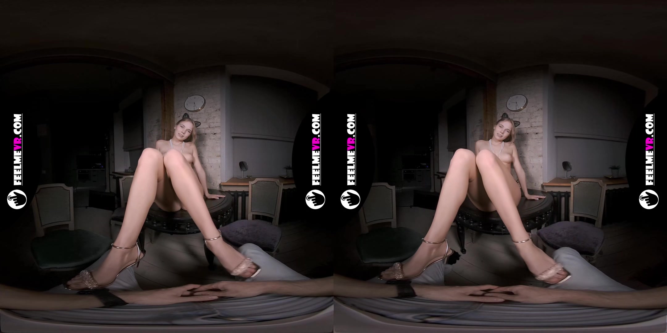 Blonde Teenager Luise Wixx In Virtual Reality Striptease