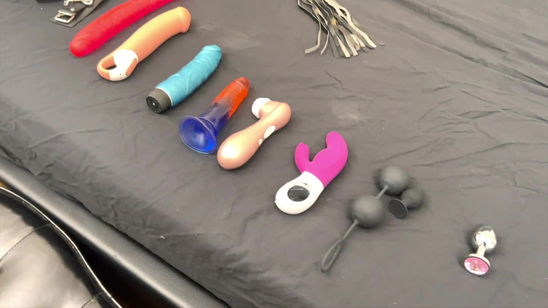 Leila melts for Lexie, with whom she will use many sex toys for new pleasures!