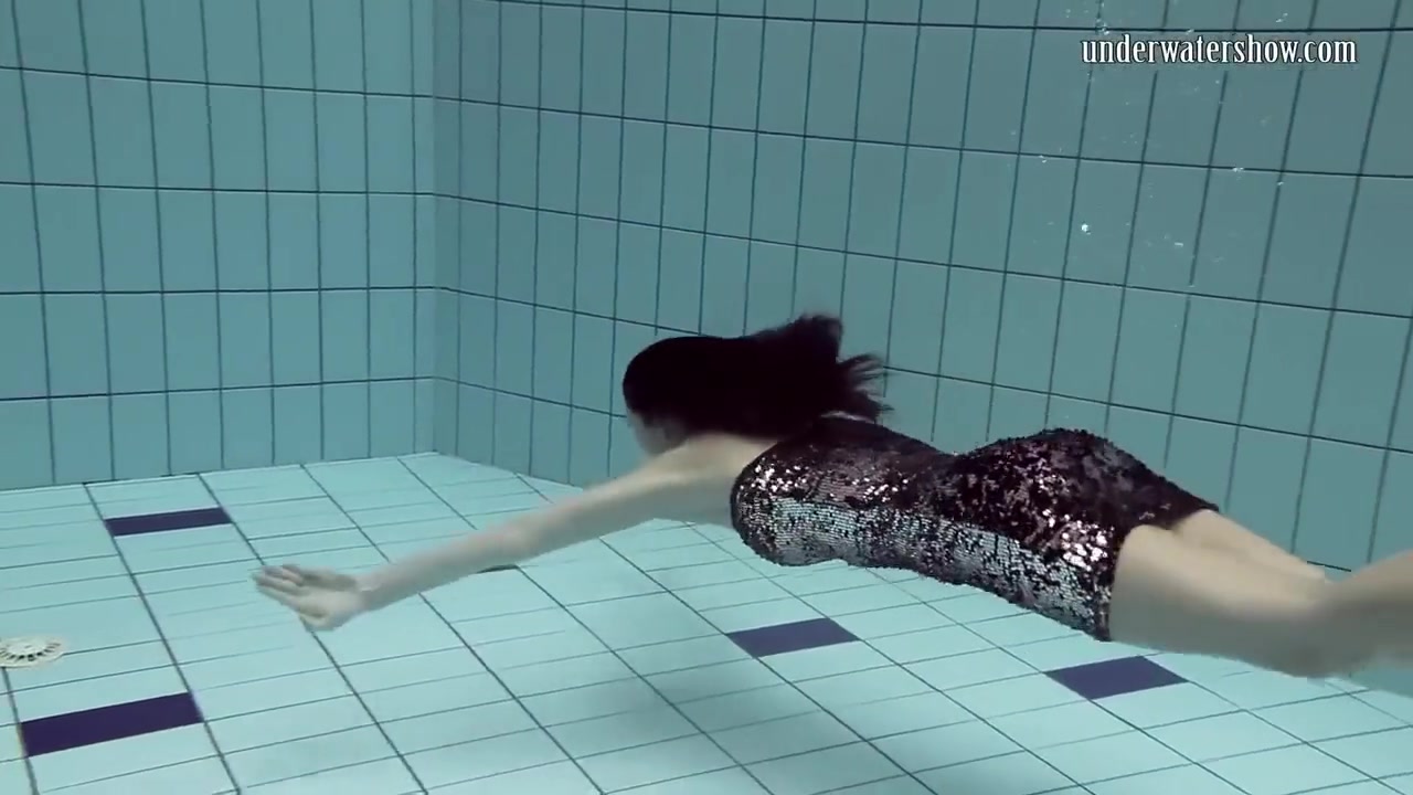 Loris Licicia Bouncing Her Tits Underwater