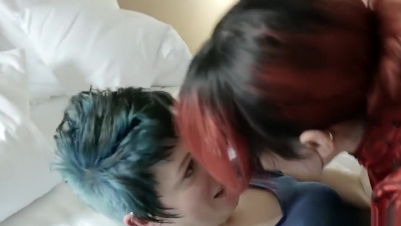 Alt lesbian tgirl nailed with strapon cock