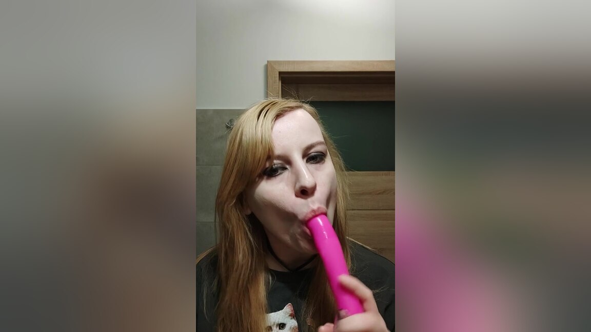 Saliva And Mouth Play - Kinky Amy
