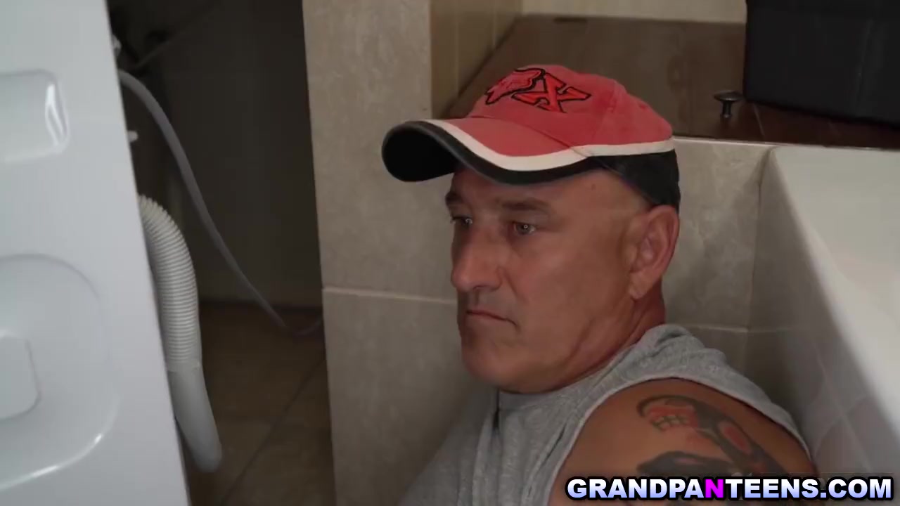 Naughty teen 18+ Offers Her Pussy To An Old Neighbor