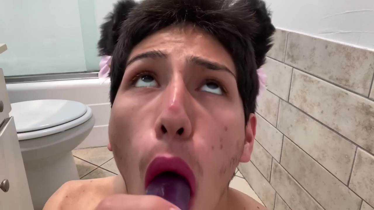 Twink Sucks & Fucks Pov