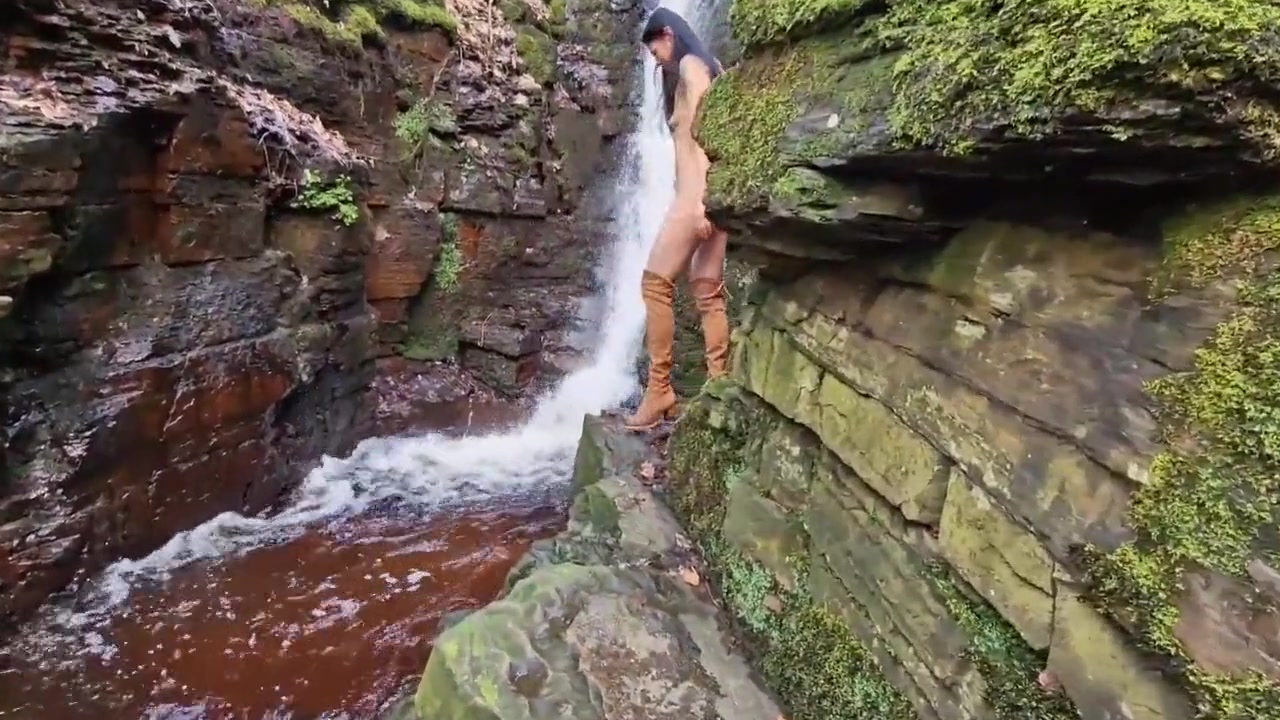 In Nature And Peeing 5 Min