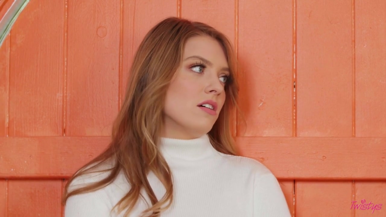 Giselle Palmer & Gabbie Carter in Hum-Bug-Her - TwistysNetwork