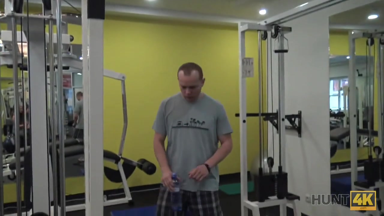 HUNT4K. Man for money let stranger fuck his slutty girlfriend in gym