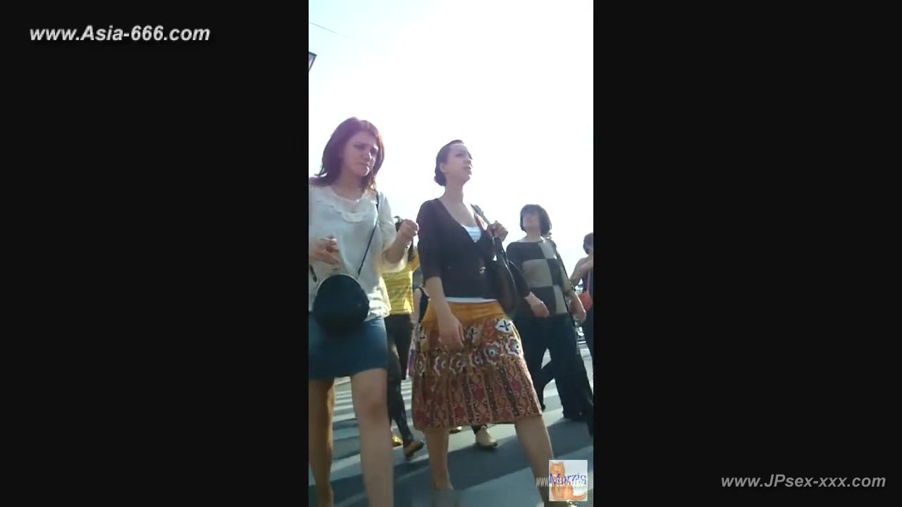 peeping blonde amateur upskirt.3_2