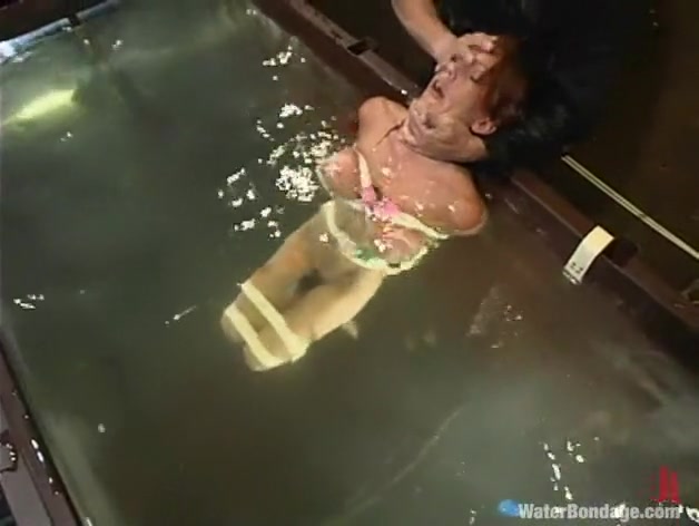 Shannon Kelly in Waterbondage Video