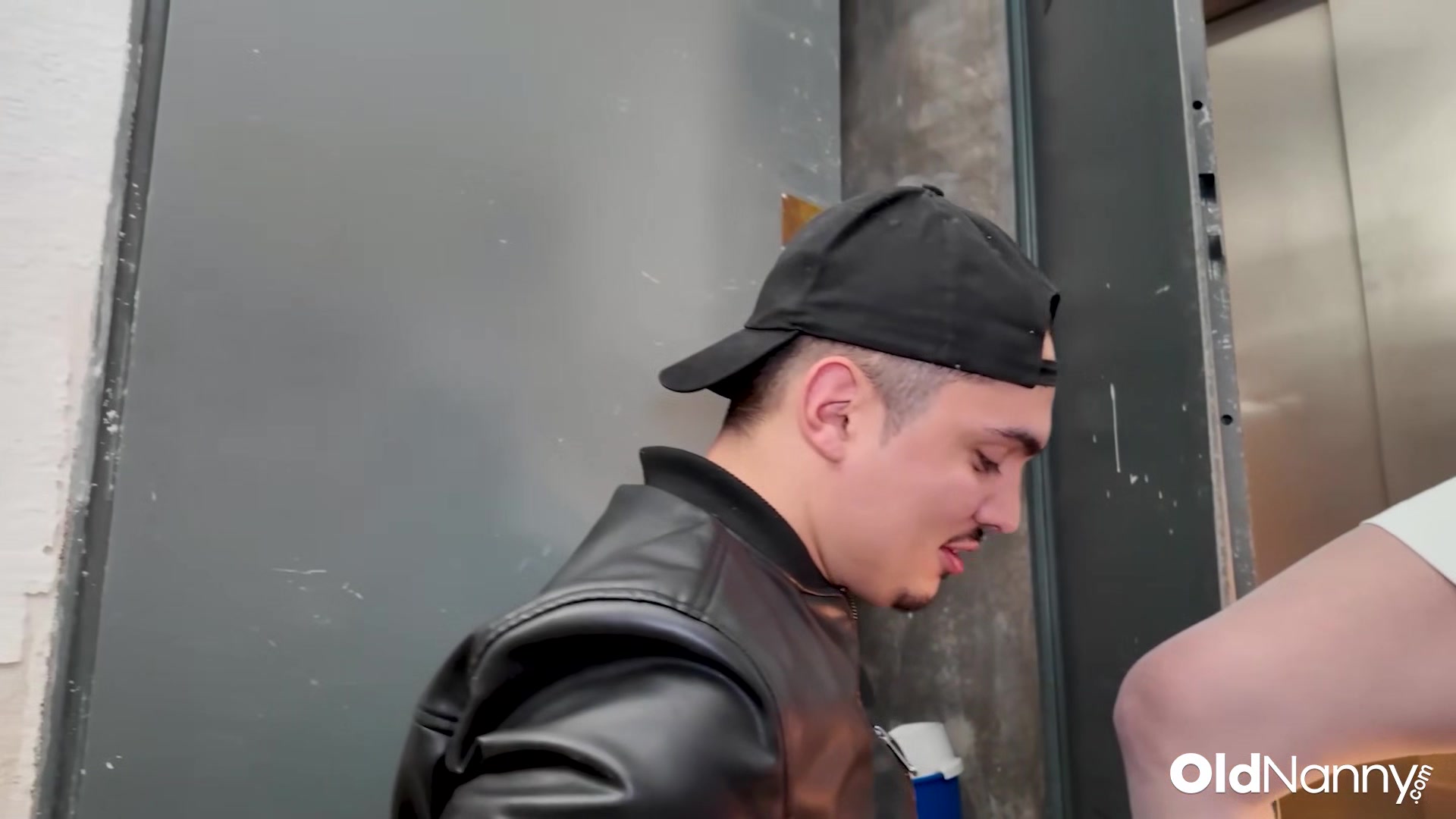 Tattooed MILF Emma Rubish Gets Fucked By Horny Plumber Cris