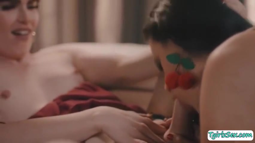 Busty Babe Fucked By Smalltits Ts Friend