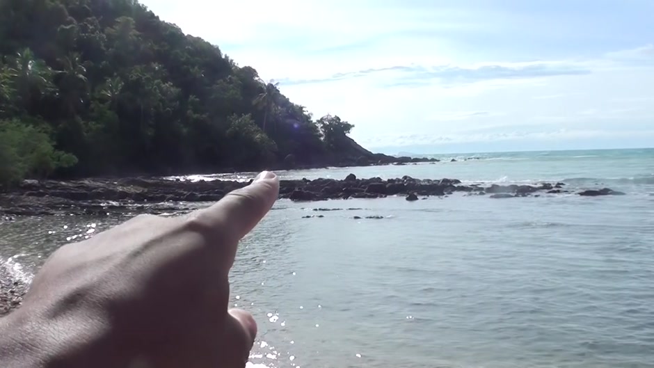 Bella in sloppy blowjob and hardcore sex on the beach