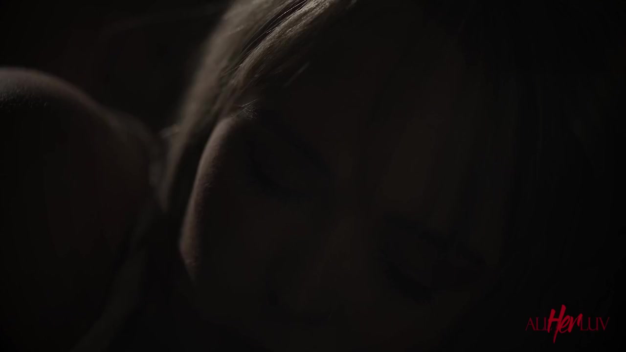 Starstruck - Maya Woulfe Lilly Bell