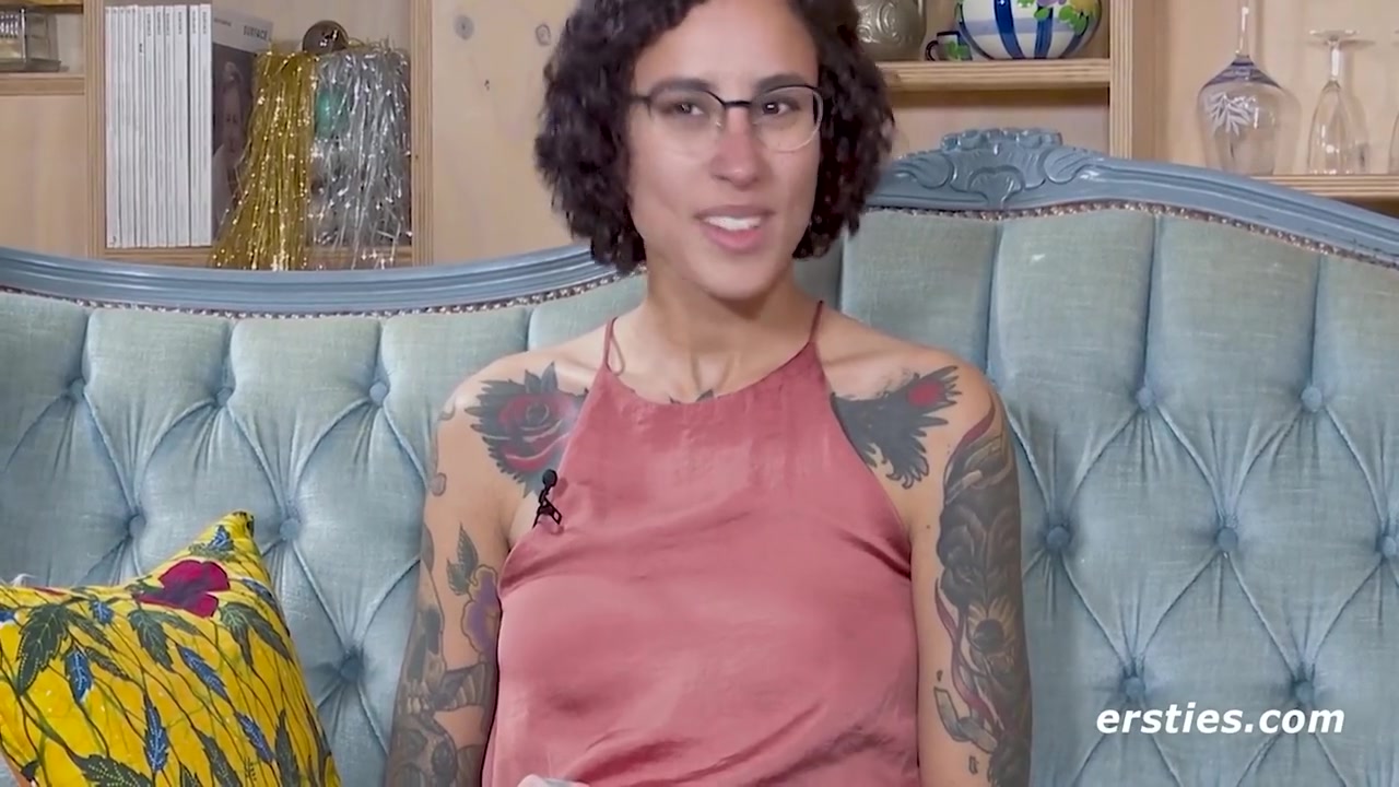 Tattooed Brunette Gets Off With A Dildo