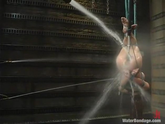Shannon Kelly in Waterbondage Video