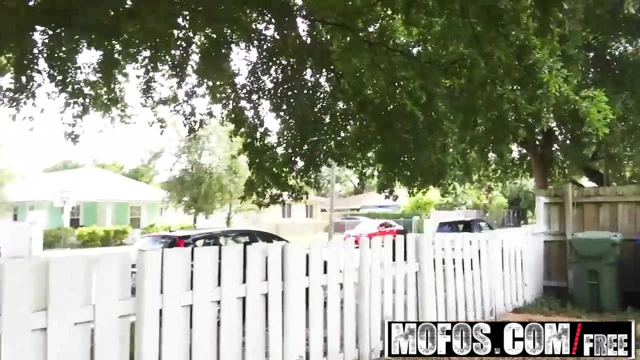 Mofos - Pervs On Patrol - Cosima Dunkin - Blonde Hotties Strip Girlfight