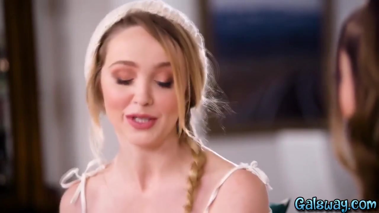 School Reporter Makes Way To Get Close To Sexy Lesbian