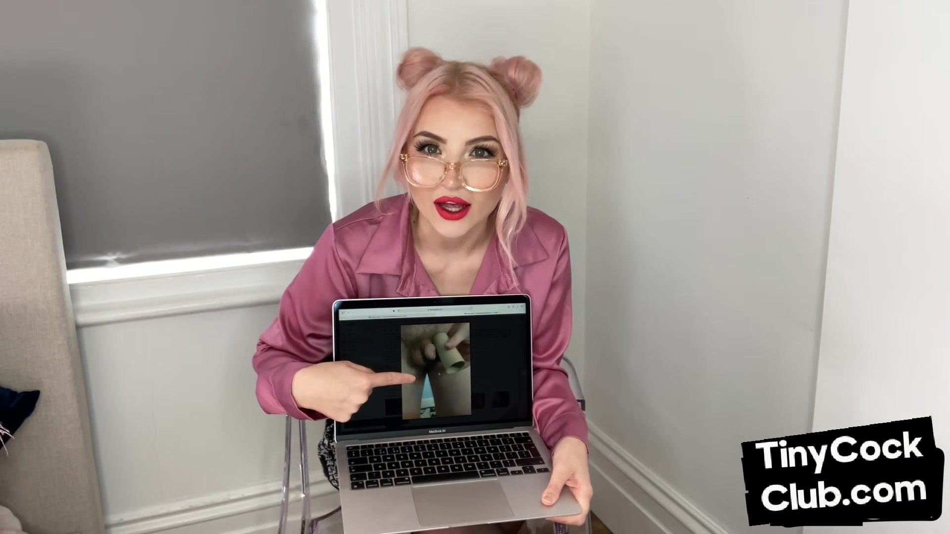 SPH amateur doll humiliates small cocks in solo video