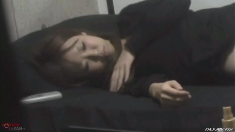 A Little Snatch Before Bed - VoyeurJapanTV