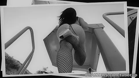 Big Wet Butts: Ass Under Construction