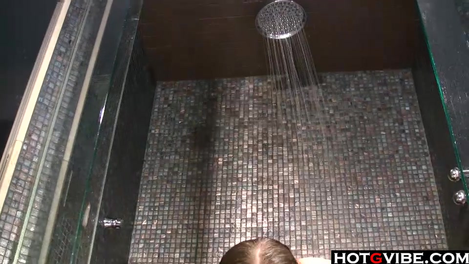 Petite cutie solo fun in the tub and shower _