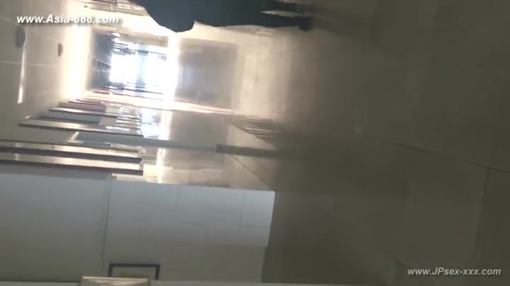 chinese girls go to toilet.130