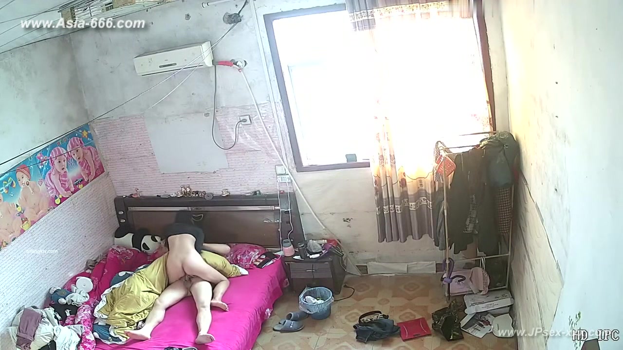 Hackers use the camera to remote monitoring of a lover's home life.635
