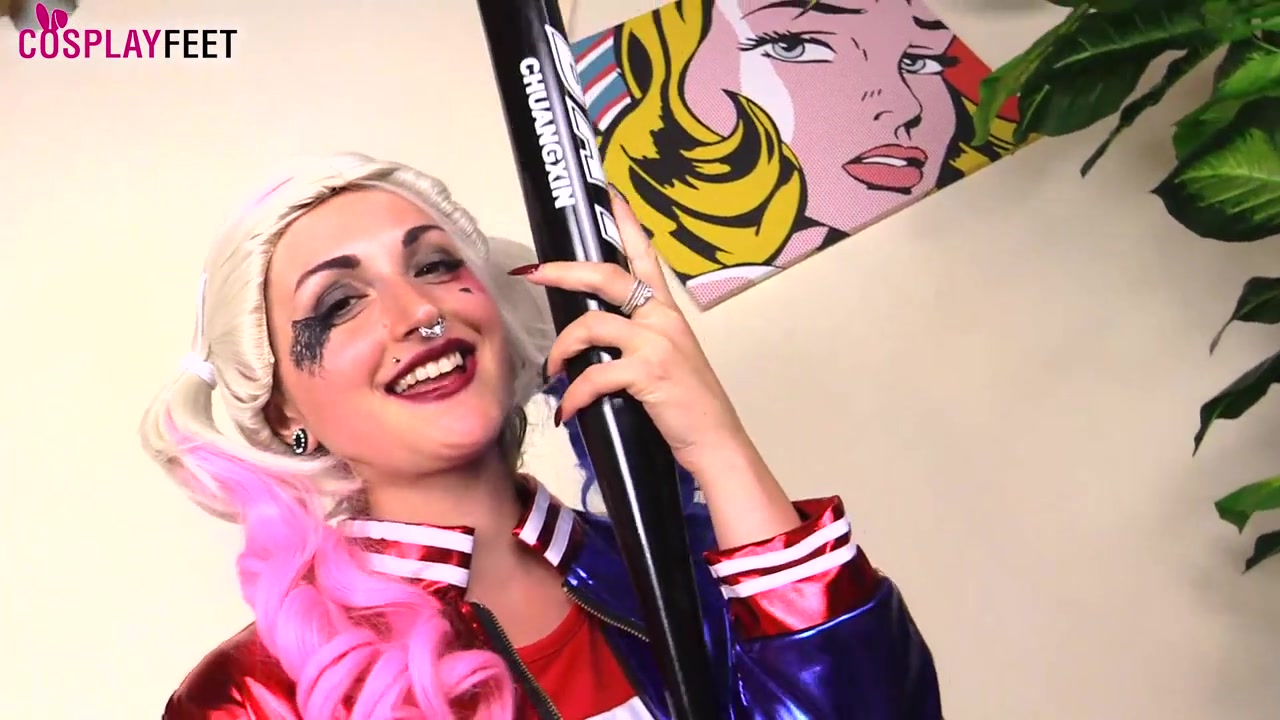 Medusa blonde looks insanely hot in Harley Quinn cosplay costume with black nylons