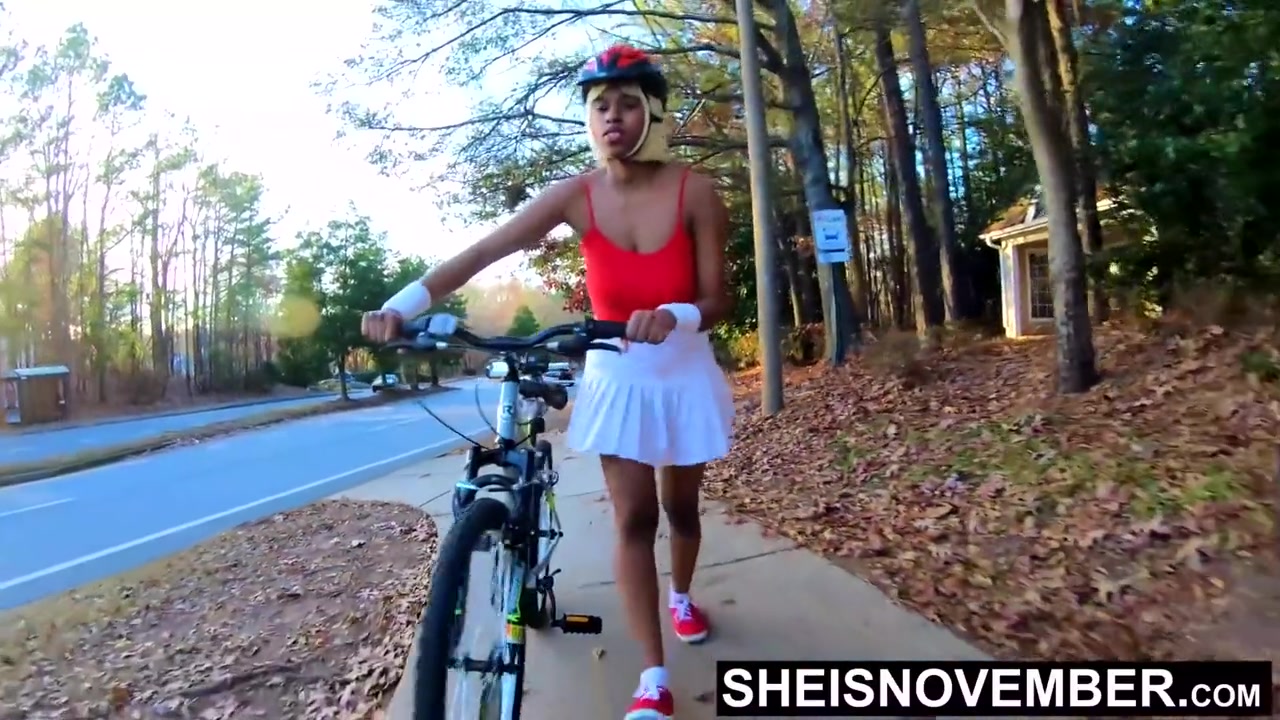 Prettiest Buns Flashed While Cycling Outdoors Sexy Babe Reveals Tight Wedgie