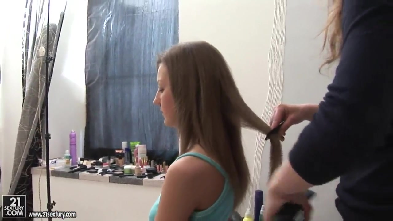 teen 18+ girl becomes ready to be taped in porn