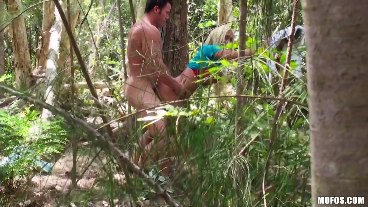 Ashlee Chambers in MILF Thinks She's Sneaky - MofosBSides