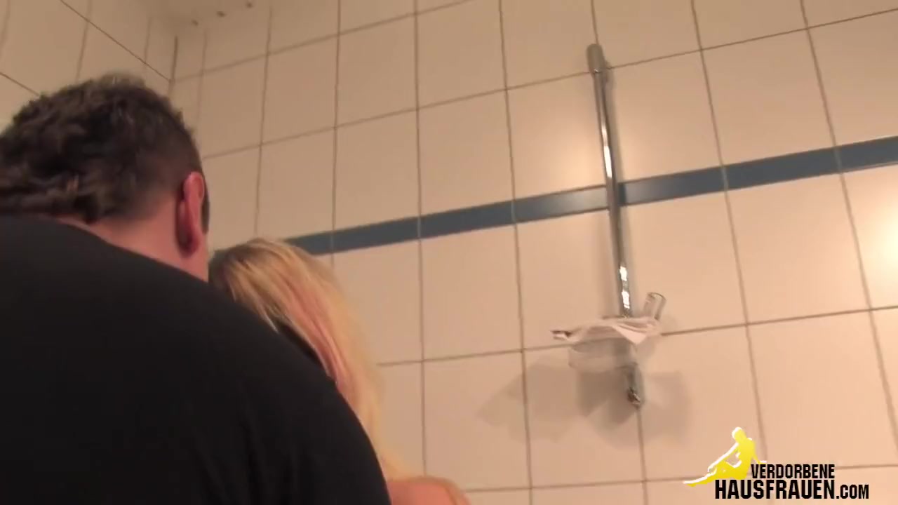 Young Couples In Bathroom