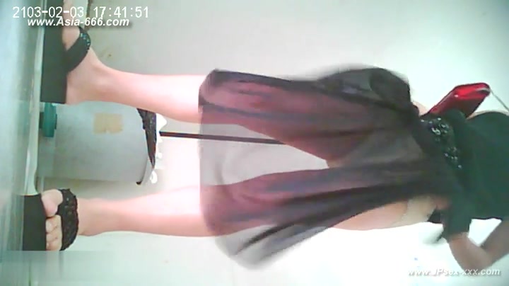 chinese girls go to toilet.49