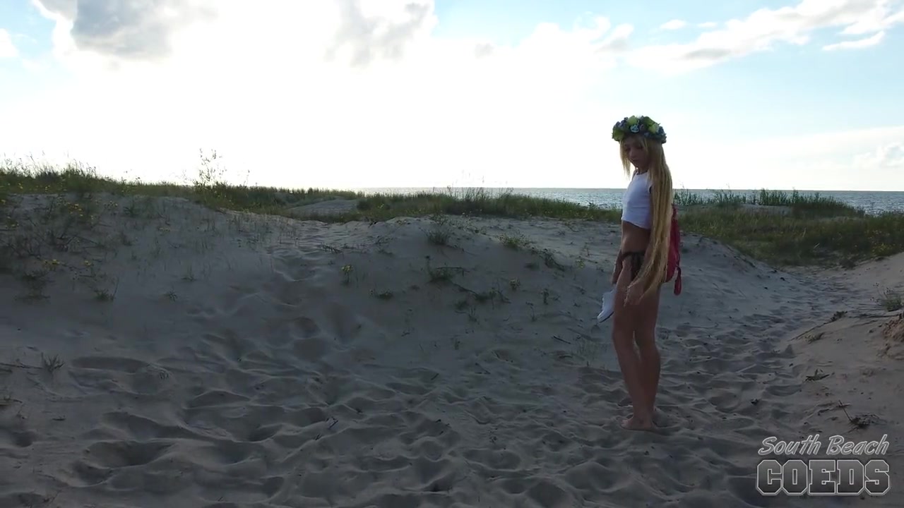 21yo Spinner Jesse Sexily Banging Herself Out At The Beach - SouthBeachCoeds