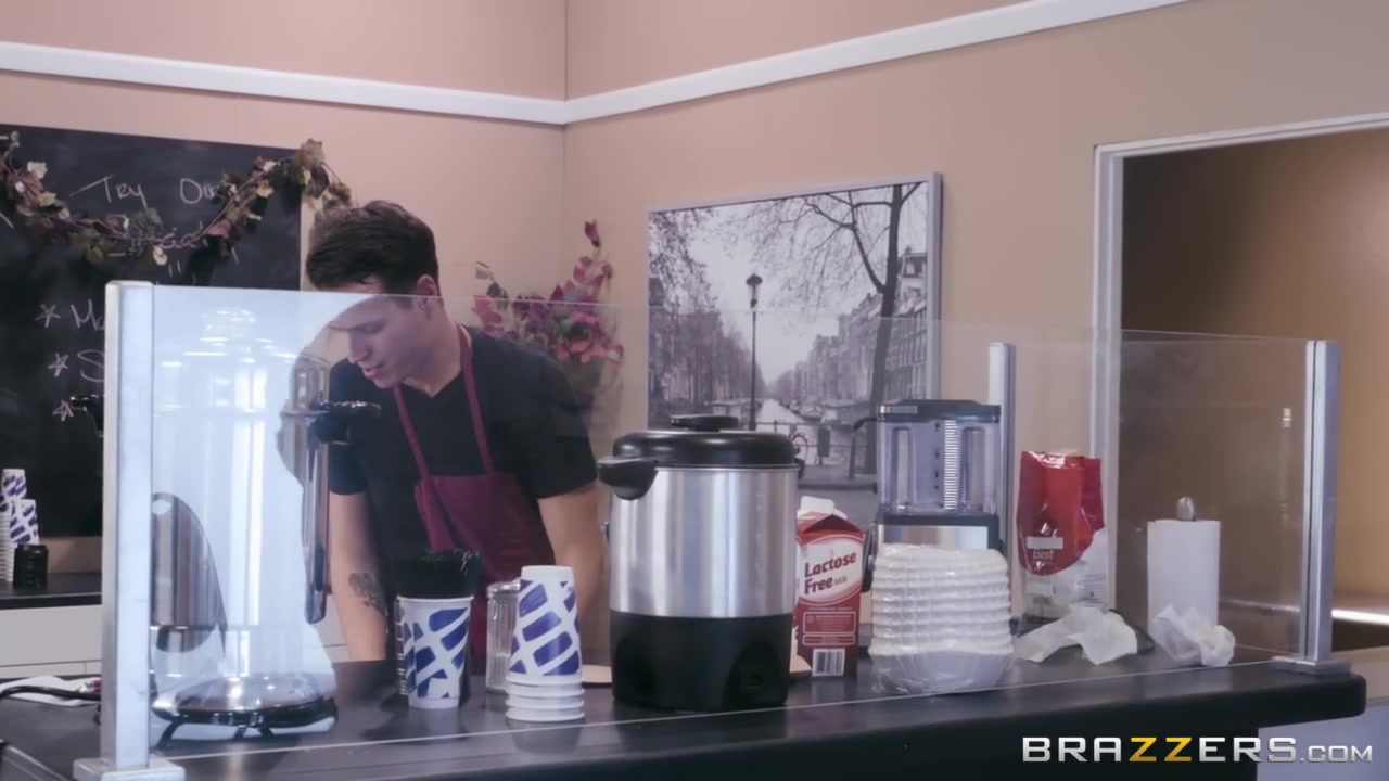 Isis Love & Justin Hunt in Cafe Au Milf - BrazzersNetwork