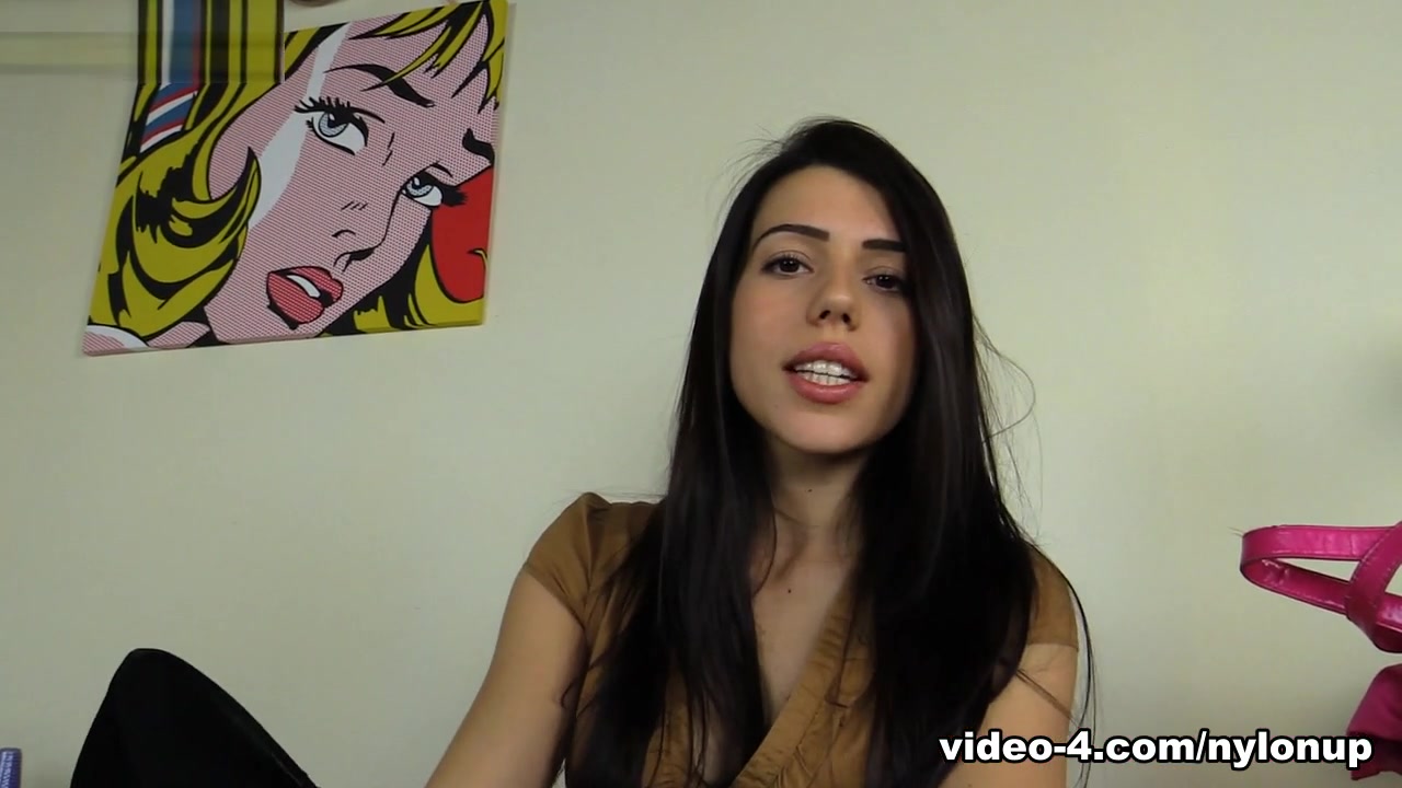 NylonUp Video: Petra