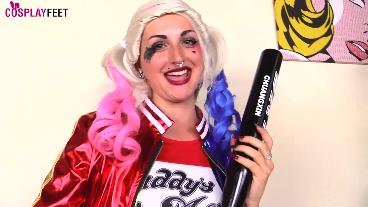 Medusa blonde looks insanely hot in Harley Quinn cosplay costume with black nylons