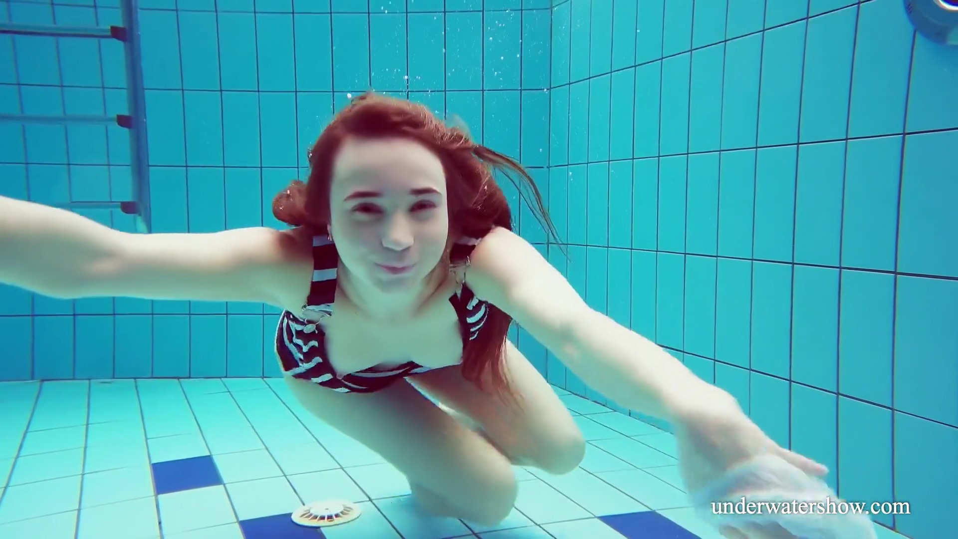 Cute Hairy Pussy In The Swimming Pool
